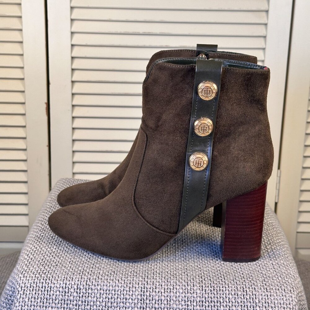 Tommy Hilfiger Domain Olive Green Fabric Ankle Boots Size 9.5 Gold Button Detail